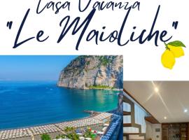 Le Maioliche - 2 passi dal mare, hotel v destinácii Meta