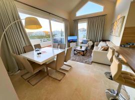 Luxury Penthouse Alcazaba Lagoon 622 EHHouse, golfhotell i Estepona