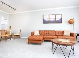 Comfortable Apartment with Pool Gym & other Amenities #3304