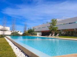 Impresionante apartamento con vistas a la piscina โรงแรมในอาลิกันเต