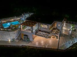 Villa Lady Dafni with private heated pool، فندق في ماليم