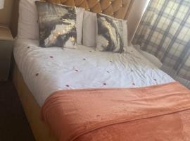 Room in Essex, hotel with parking in Pitsea