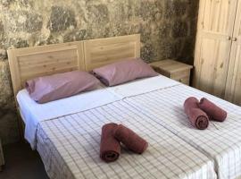 Double heated pools, free AC, hotel in Nadur