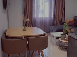 DOGA Bel appartement 1er étage 4 personnes bebe, hotel in Reims