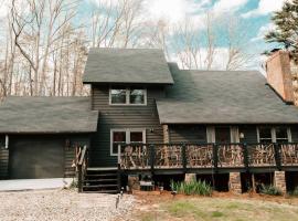 Luxury Mountain Getaway, hotel with parking in Pickens