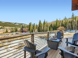 Alma Retreat with Panoramic Views, Jet Tub, Fire Pit & Dedicated Workstation, hotel en Alma