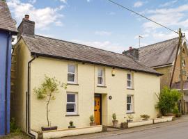 Penlan Cottage, holiday home in Cwrt-newydd