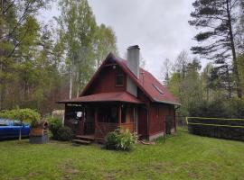 Klimatyczny domek w lesie przy jeziorze, prázdninový dům v destinaci Gietrzwald