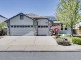 Sparks Home with Fenced Yard 8 Mi to Dtwn Reno!