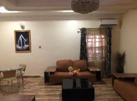 Dazzle Hotels and Apartments, hotel a prop de Aeroport internacional Nnamdi Azikiwe - ABV, a Jidu