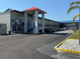 Motel 6 Englewood – hotel z parkingiem w mieście Sancassa