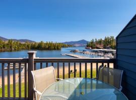 Stunning Lake and Mountain Views, Pool, Beach, Walk to Town!, hotel i Lake Placid