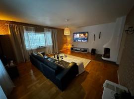 Nyrenoverad design lägenhet, pet-friendly hotel in Ljungaverk