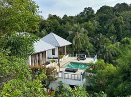 Luxurious Pool villa with great sea view, casa rústica em Ko Phangan