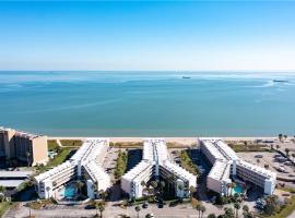 Waterfront North Beach Condo with beach and pool access, apartment in Corpus Christi