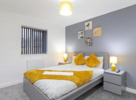 Modern Comfort, 4-BR, Sleeps 8, Ensuite, hotel in Northampton