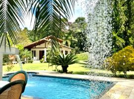 Casa de Campo com piscina, lago e Wi-fi, kæledyrsvenligt hotel i Duas Barras