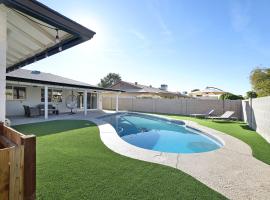 Pegasus - Modern Tempe Getaway with Pool & Game Room, hotel i Tempe