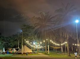 Glamping Wetland Putrajaya, luksusleirintäpaikka kohteessa Putrajaya