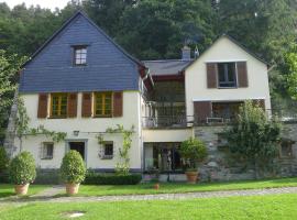 Ferienhaus Schmelzmühle, parkimisega hotell sihtkohas Prosterath