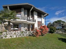 Il Poggio Radioso Lake View & Garden - Happy Rentals, leilighet i Nebbiuno