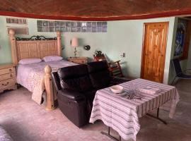 Habitación Privada Los Cabos, bed & breakfast i Cabo San Lucas