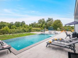 Villa INNA, hotel a Maružini