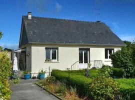 Holiday Home in Kerbors near Côte de Granit Rose