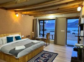 Mystic Pangong, luxury tent in Spangmik