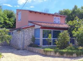 House Vugrinec with garden and parking, hotel di Šišan