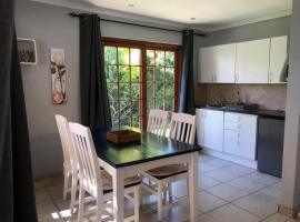 Protea Cottage - 9 min away from OR Tambo, hotel en Edenvale