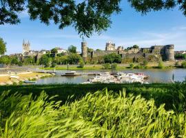 Le Chateau, hotel with parking in Angers