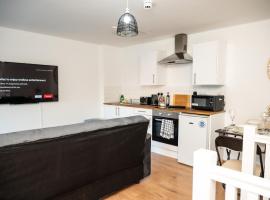Corporate-Friendly 2BR Apartment in Leeds, Near Kirkstall Shopping Centre, apartment in Leeds
