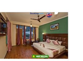 Hotel Tribhuvan Ranikhet Near Mall Road - Mountain View -Parking Facilities - Excellent Customer Service Awarded - Best Seller，拉尼凱特的飯店