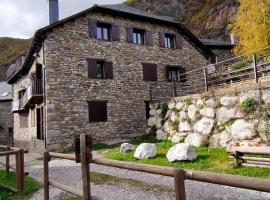 Apartamentos L´Era de Baix, hotel cerca de Iglesia de Sant Feliu de Barruera, Barruera