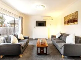 Charming Home Near Melbourne Airport & CBD