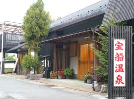 Takarabune Onsen Yumoto Kotobuki, отель в городе Takashima