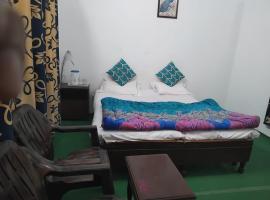 Hotel Shivam 24 hour check in free wifi, hotel near Khajuraho Airport - HJR, Khajurāho