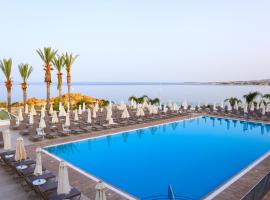 Queens Bay Hotel, hotel em Pafos