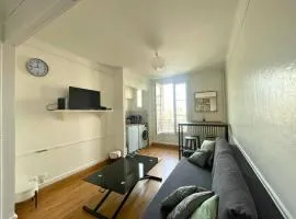 15 min from the Eiffel Tower - Charming apartment