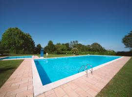 Amazing apartment two pool well located panoramic lake view, hotel in Soiano del Lago