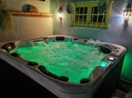Appartement avec piscine et jacuzzi à 50mètres de la plage et 5min de l'allée des Pins