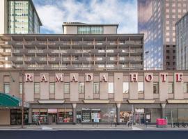 Ramada Plaza by Wyndham Calgary Downtown: Calgary şehrinde bir otel