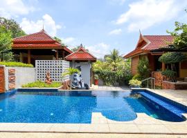 Baleeyan Residence, villa em Thalang