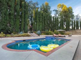 Colven by AvantStay Pool Spa Near Golf Course, hotel with pools in Los Angeles