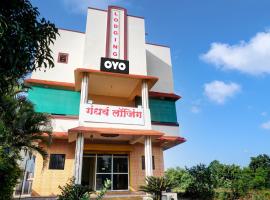 OYO Flagship Gandharv Lodging & Boarding, khách sạn ở Wagholi
