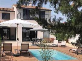 Chez Robert - luxueuse villa à proximité des plages avec une piscine privée, hotel in La Grande Motte