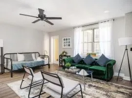 Downtown! Private Balcony! 24 Concierge! PT11H