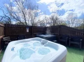 Lbtie Lodge with Two Private Hot Tubs - Fife - Loch Leven - Lomond Hills