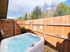 Lomond 3 with Private Hot Tub - Fife - Loch Leven - Lomond Hills -Pet Friendly